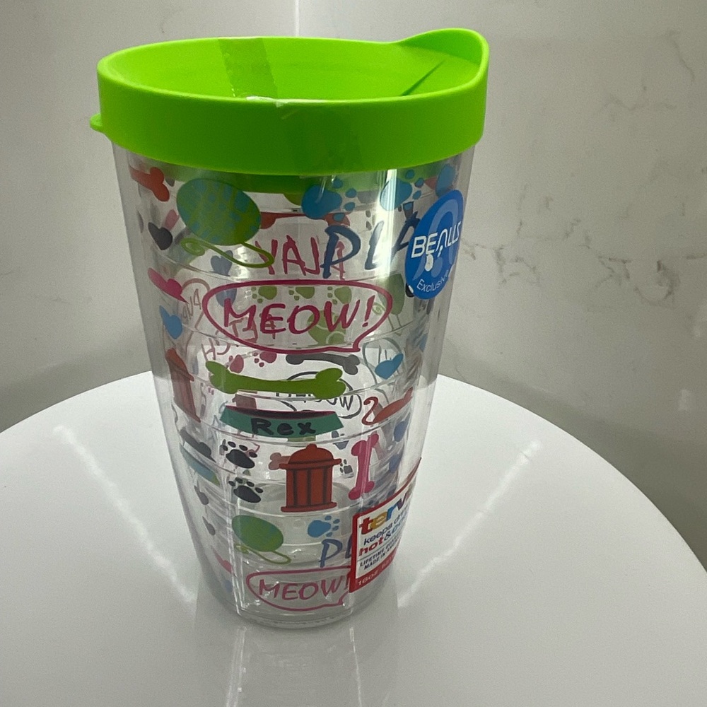 Tervis Tumbler 16oz with lid Best Friends colorful NWT (Dogs and Cats)